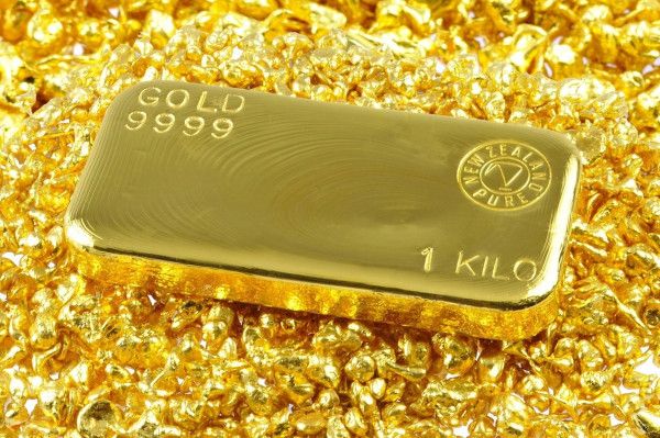 الذهب يحقق مكاسب شهرية رغم تراجع أسبوعي وسط تقلبات الأسواق