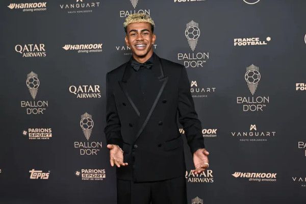 لامين يامال يسافر إلى إيطاليا عقب خسارة الكلاسيكو بصحبة فتاة غامضة
