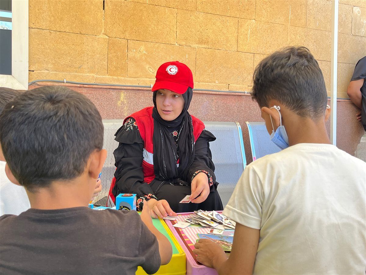  فرق الهلال الأحمر المصري تقدم الخدمات الإنسانية والإغاثية للأشقاء الفلسطينيين، فيتو 