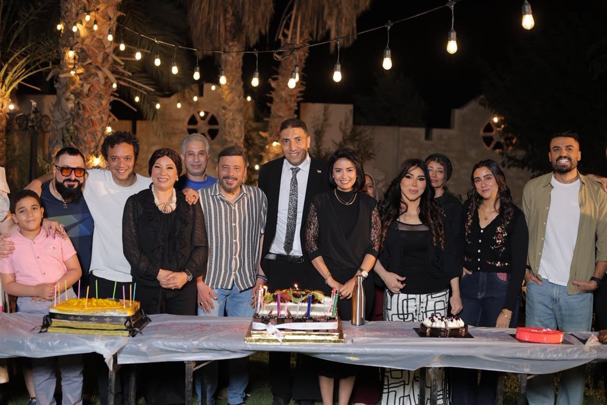 استعدادًا لعرضه، أبطال مسلسل "إعلام وراثة" يحتفلون باستئئناف تصويره