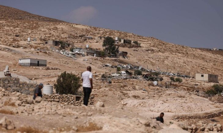 إرهاب المستوطنين… إصابة فلسطينيين في هجوم على قرية قرب رام الله