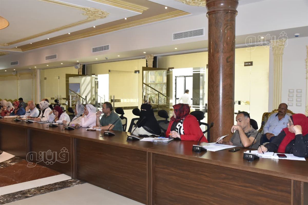 اجتماع محافظ بورسعيد مع الأجهزة التنفيذية 