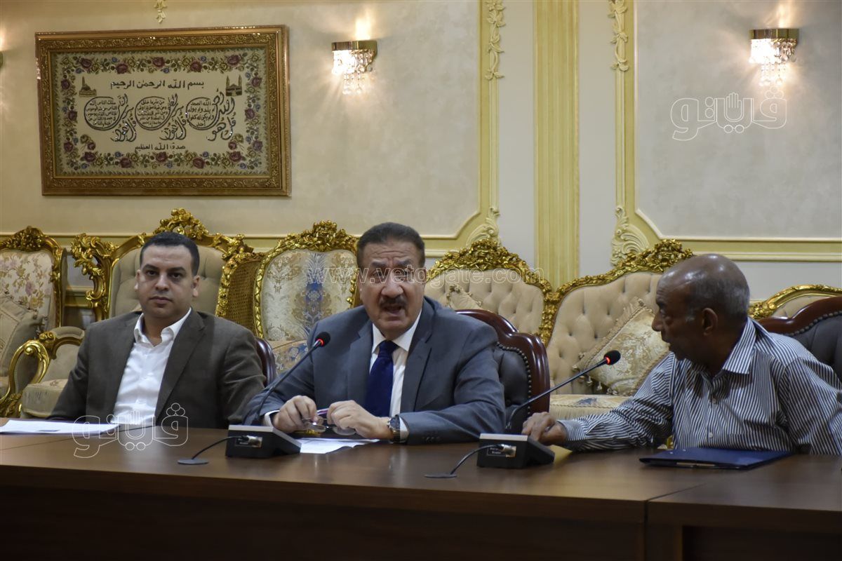 اجتماع محافظ بورسعيد مع الأجهزة التنفيذية 