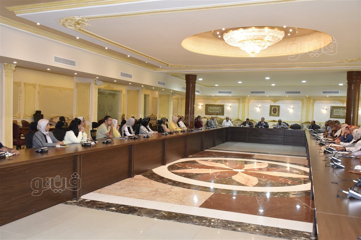 اجتماع محافظ بورسعيد مع الأجهزة التنفيذية 
