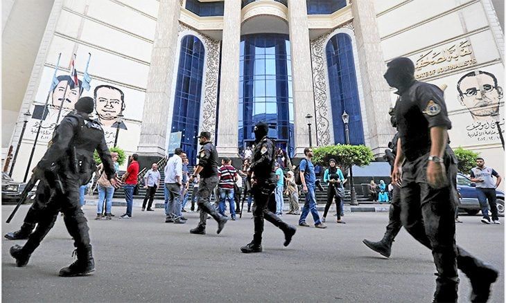 أعضاء في البرلمان الأوروبي يطالبون بضمانات قانونية لصحافيي «متصدقش»