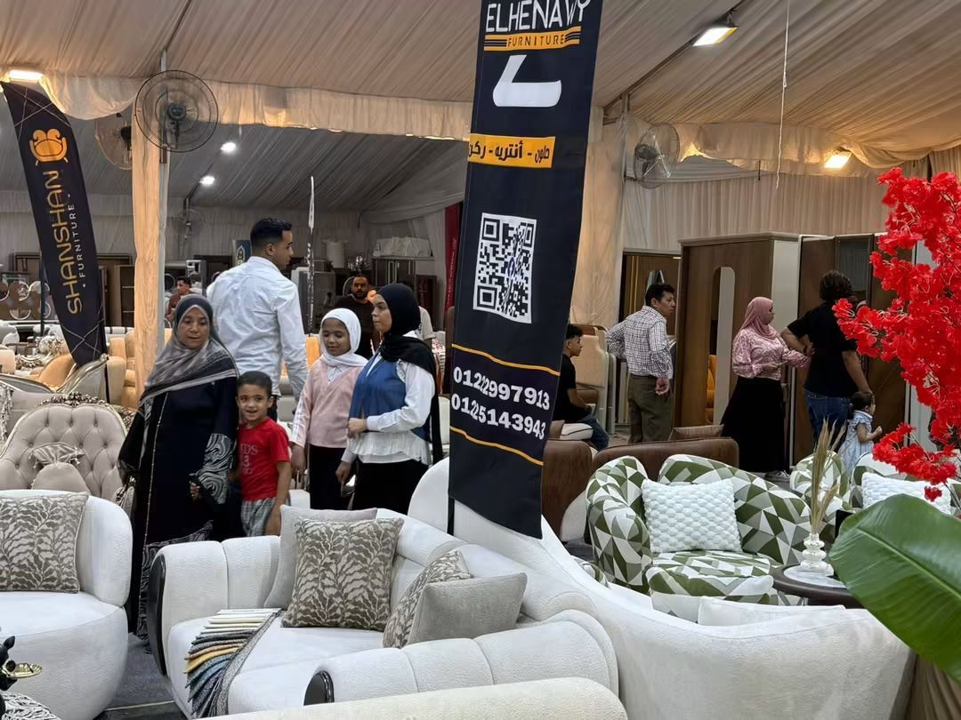إقبال جماهيري غفير على معرض أوكازيون الأثاث الدمياطي بمحافظة المنيا