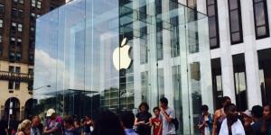 سرقة 300 جهازiPhone أمام متجر apple بنيويورك