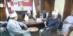 مدير أوقاف قنا يعقد اجتماعًا موسعًا بمديري الإدارات الفرعية لمتابعة ملف التحول الرقمي