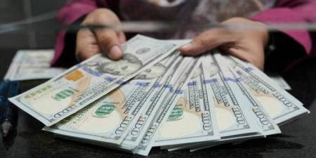 الدولار يصعد لأعلى مستوى في شهرين بدعم توقعات رفع الفائدة