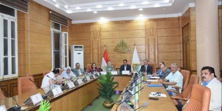 رئيس جامعة بنها يترأس اجتماع لجنة المنشآت لمتابعة المشروعات الإنشائية ورفع كفاءة المرافق