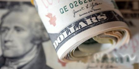 الدولار يفاجئ المصريين، ماذا حدث للجنيه بعد تثبيت «المركزي» أسعار الفائدة؟