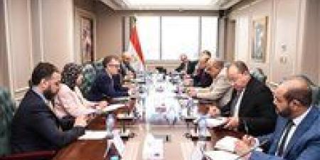 الكهرباء والتخطيط تبحثان فرص الاستثمار في تحلية مياه البحر واستخلاص الأملاح والعناصر النادرة من خلال استغلال البنية الأساسية القائمة