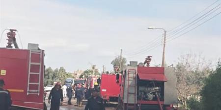 خسائر تقدر بـ 10 ملايين جنيه وإصابة إطفائي في حريق هائل داخل مخزن بلاستيك بطنطا (صور)