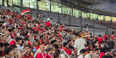 جماهير المنتخب تتوافد على استاد القاهرة استعدادًا لمواجهة أنجولا (فيديو وصور)