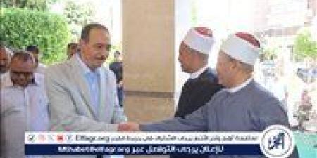 محافظ سوهاج يؤدي صلاة الجمعة بمسجد الشرطة بمدينة ناصر