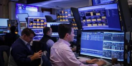 انخفاض أسعار النفط يُنعش الأسهم العالمية ويهدئ موجة بيع السندات