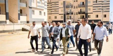 وزيرة الإسكان تتابع موقف تنفيذ عدد من المشروعات وملفات العمل بالسويس الجديدة