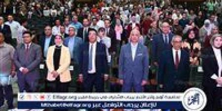 رئيس جامعة أسيوط يشهد حفل تخرج الدفعة الأولى من برنامج نظم معلومات السياسات العامة بكلية التجارة