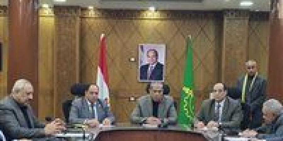 معلم يحرر محضرًا ضد مدير مدرسة بشبين القناطر ويتهمه بإهانته.. ونقله للمستشفى بعد سقوطه مغشيًا عليه