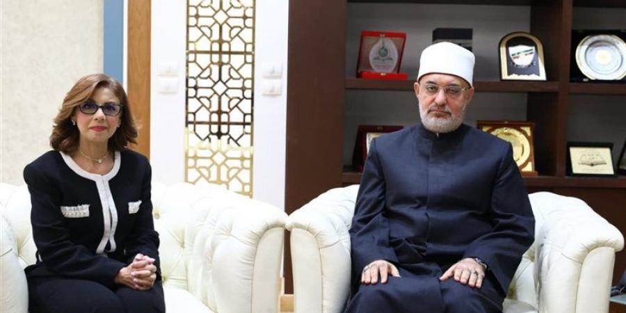 قبيل تولي مهامها، مفتي الجمهورية يلتقي سفيرة مصر بسنغافورة لبحث التعاون المشترك
