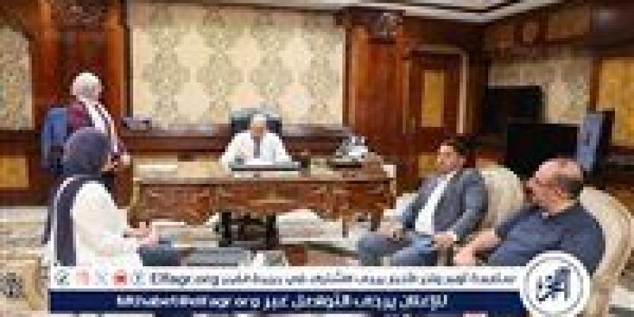 محافظ المنيا يلتقي أعضاء مجلسي النواب والشيوخ لمتابعة مطالب المواطنين