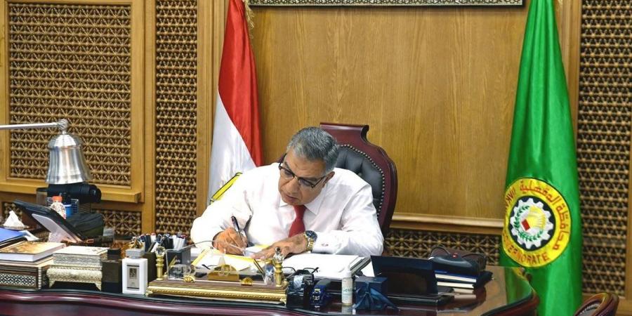 محافظ الدقهلية يعتمد حركة تكليفات جديدة لمديري ووكلاء الإدارات التعليمية