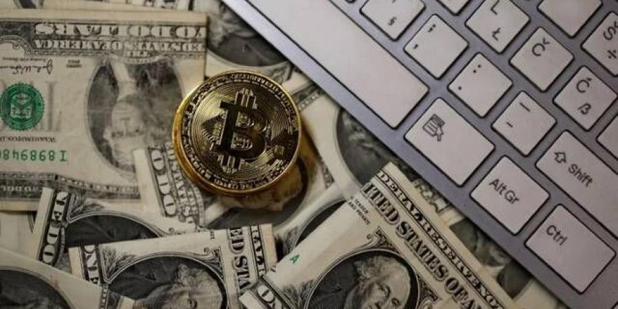 البيتكوين تتراجع دون 84,000 دولار وسط ضغوط تصحيحية