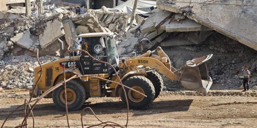 61 مليون طن أنقاض تحبس أنفاس غزة.. "ذا جارديان": ذخائر غير منفجرة وآلاف الجثث.. وعمال الإغاثة: نشعر وكأننا نفرغ مياه البحر بملعقة