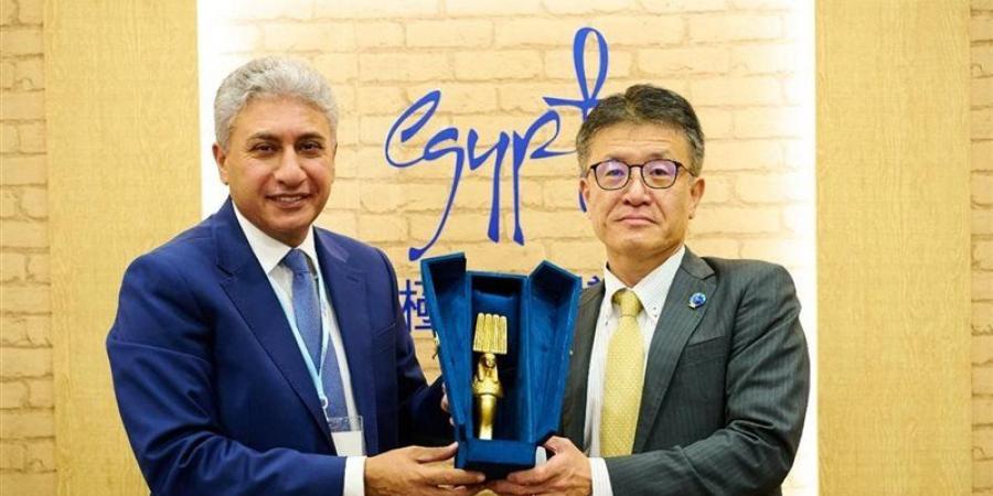 وزير السياحة والآثار يبحث مع رئيس وكالة السياحة اليابانية تعزيز التعاون السياحي