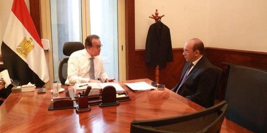 بعد تغيير رئيس الهيئة، وزير الصحة يبحث خطة التأمين الصحي للمرحلة المقبلة