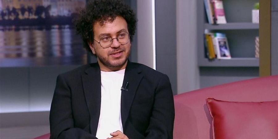الفنان أحمد عصام السيد: والدتي وزوجتي صديقتان منذ أولى إعدادي