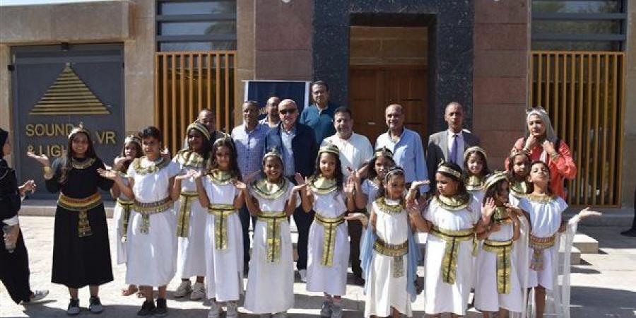 الأقصر تحتفل بـ«يوم السياحة العالمي» في ساحة معابد الكرنك (صور)