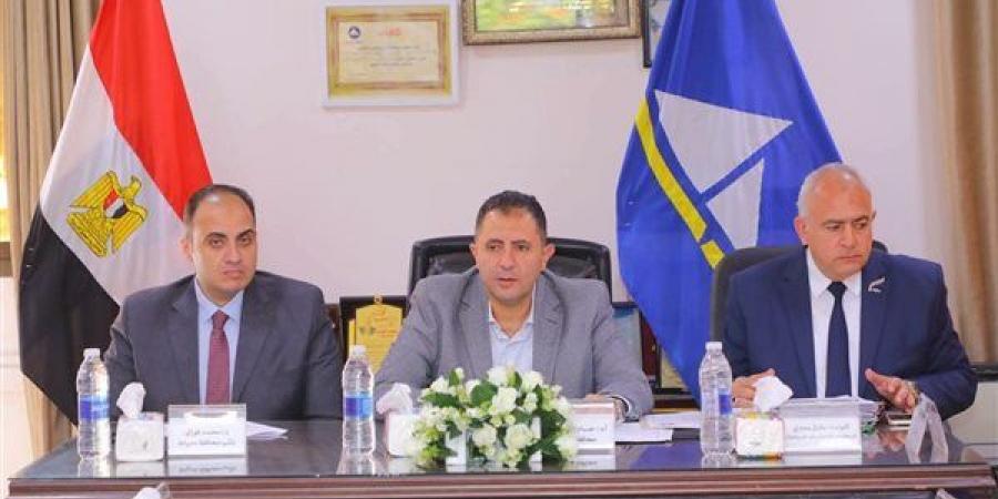 محافظ دمياط يبحث شكاوى ومطالب أهالي فارسكور