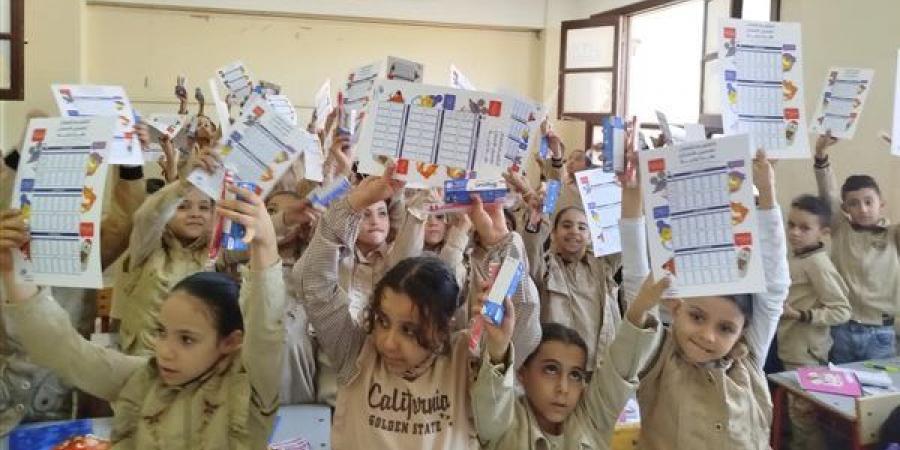 "مش ملاحقين نذاكر".. شكاوى من كثافة مناهج الصف الثالث الابتدائي.. أولياء أمور يطالبون بالتخفيف.. وخبير تربوي يحسم الجدل حول حذف أجزاء من الرياضيات