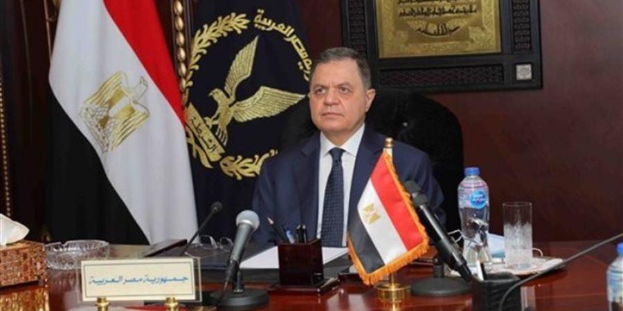أخبار الحوادث اليوم: رئيس جامعة الوادي الجديد مهدد بالحبس.. الداخلية تعلن إجراءات جديدة لتراخيص السيارات.. تفاصيل حكم قاتل الموسكي.. سر تأجيل العمل بقانون الإجراءات الجنائية الجديد