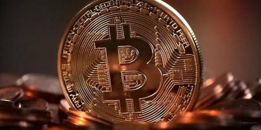 "بيتكوين" ترتفع لـ84,000 دولار بعد مكاسب قوية في الربع الثالث