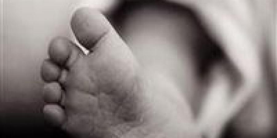 سيدة منتقبة تلقي رضيعة أمام عقار ببولاق الدكرور.. والأمن يكثف جهوده لضبطها