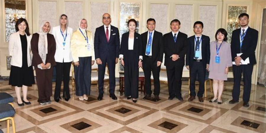 رئيس جامعة عين شمس يستعرض جهود توظيف الذكاء الاصطناعي لدعم التنمية الوطنية