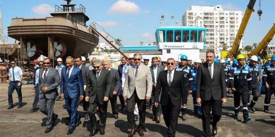 رئيس هيئة ميناء دمياط يشهد تدشين لنش الخدمة متعدد الأغراض «خدمة 1» بشركة التمساح