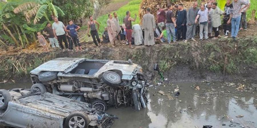 كانوا رايحين يشتروا شبكة، إصابة 15 شخصا في انقلاب سيارتين بترعة ببني سويف