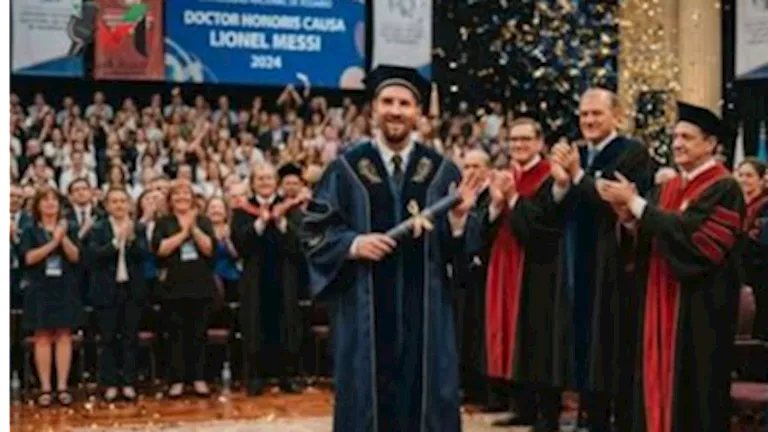 تقديرا لمسيرته الرياضية.. جامعة بوينس آيرس تمنح ميسي الدكتوراه الفخرية