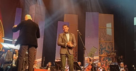 خالد سليم يبدأ حفل مهرجان الموسيقى العربية بأغنية هنعيش لهانى شاكر