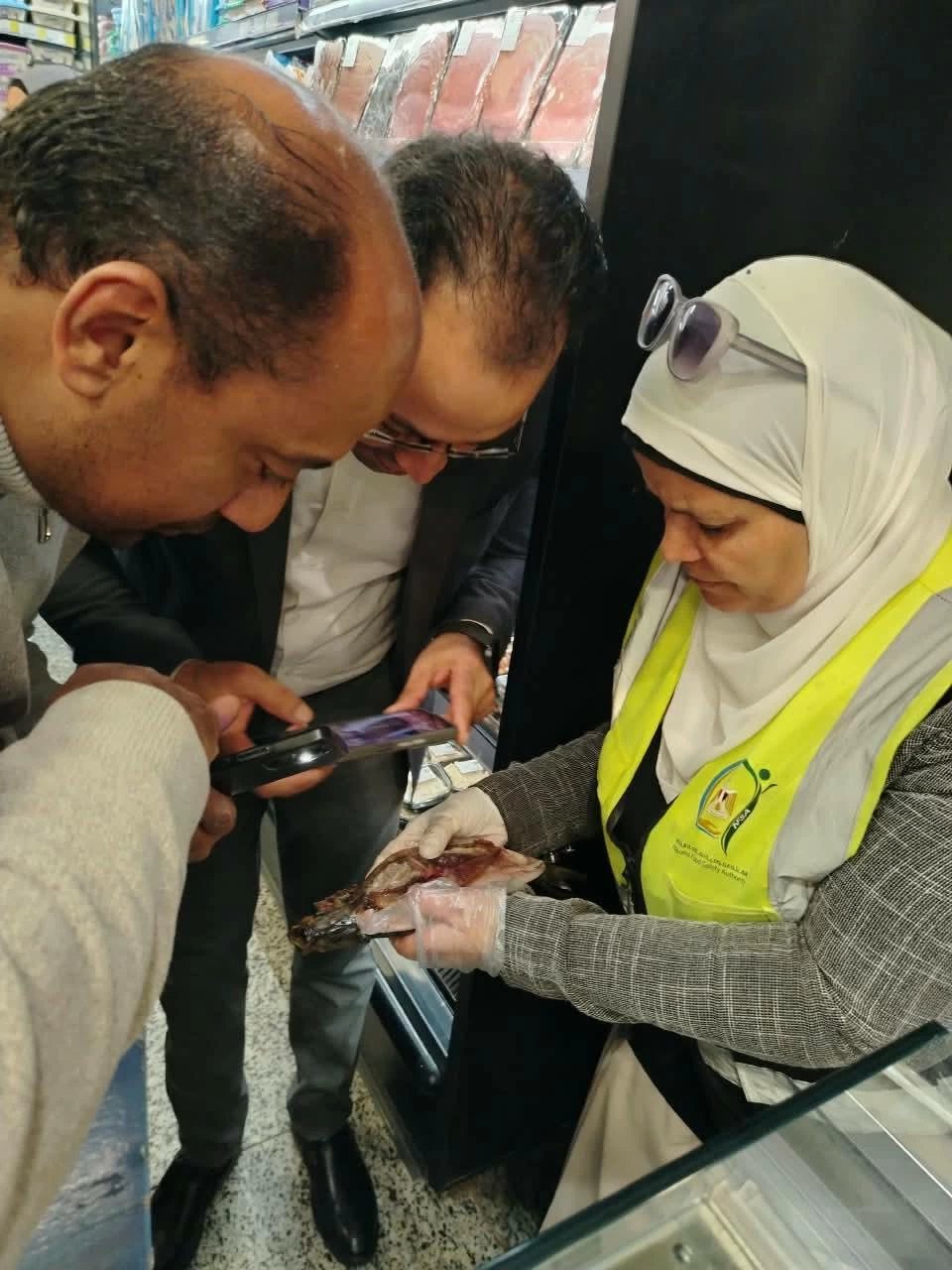 ضربة رقابية استباقية بالفيوم.. ضبط 288 كيلو فراخ ولحوم وكبدة فاسدة في حملات تموينية