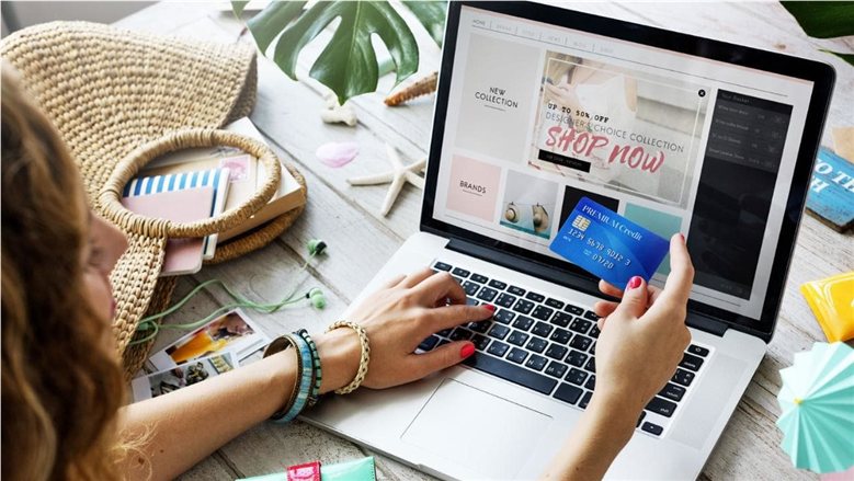 الإسماعيلية تتصدر شراء الملابس أونلاين بنسبة 100%