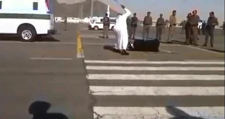 «فعلا الفاحشة داخل مسجد في مكة».. السعودية تعلن إعدام رجل وامرأة وتكشف جنسيتهما