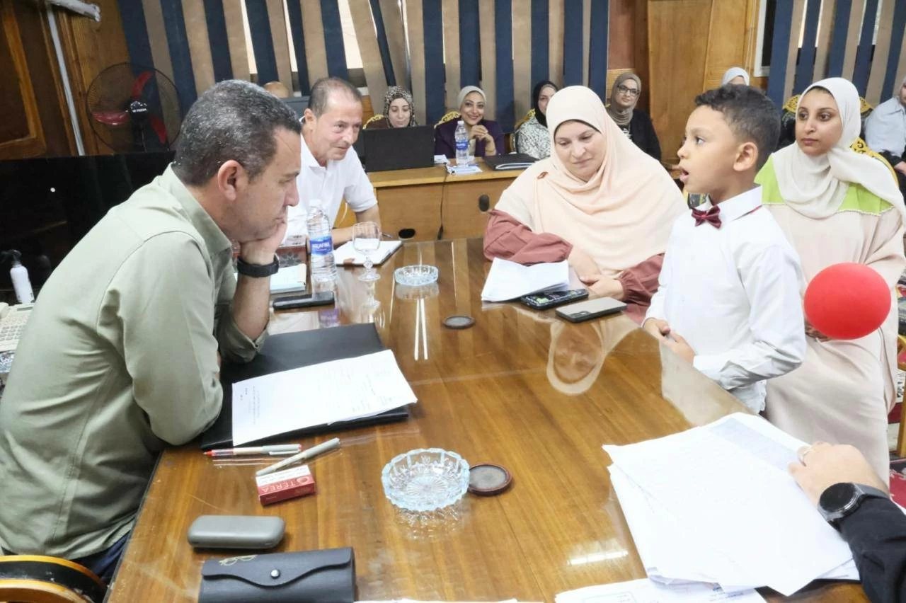 «مش عارف أذاكر يا عمو المحافظ».. فصل المرافق عن ملعب مخالف بالمنوفية استجابة لشكوى طفل من الضوضاء