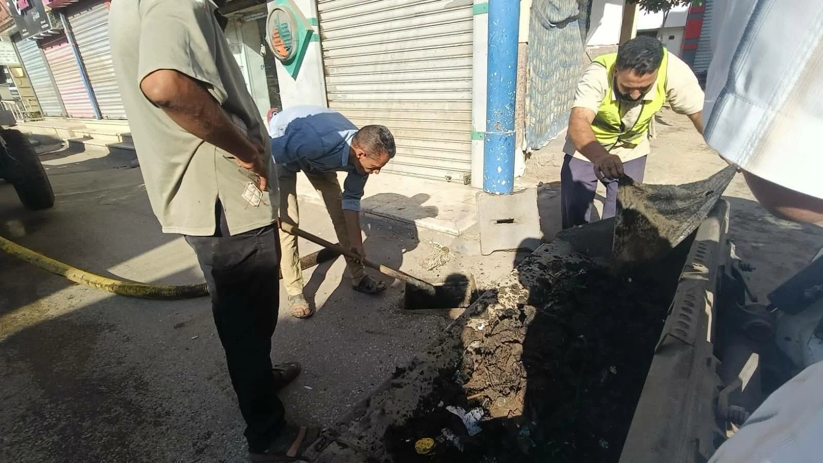 استعدادًا لموسم الشتاء.. تكثيف أعمال تطهير وصيانة صفايات الأمطار في كفرالشيخ