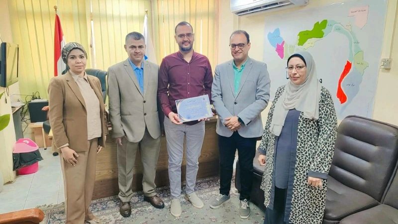 تكريم المتميزين في تقديم خدمات الرعاية بوحدة الخطارة الصحية في قنا