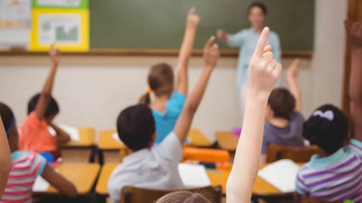 حافز التدريس للمعلمين.. 6 شروط للحصول على 2100 جنيه شهريًا