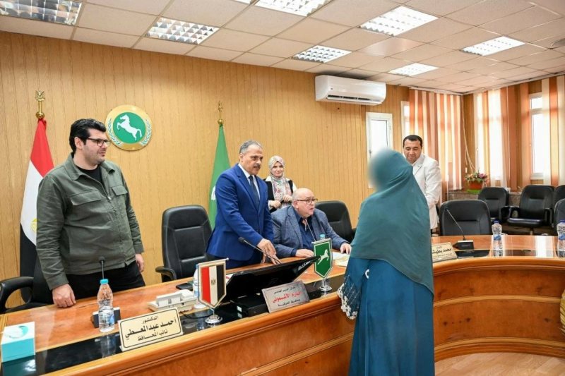 إجراء قرعة علنية لتخصيص 51 وحدة سكنية للأسر الأولى بالرعاية في الشرقية